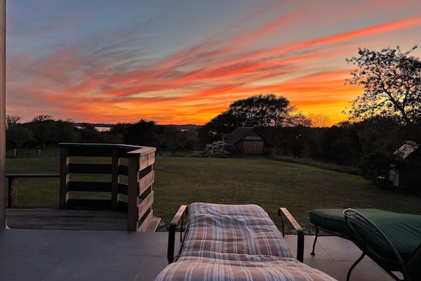 Now lie back, relax, recline and hurry up and book your stay!!
