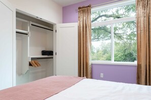 3 bedrooms, iron/ironing board, free WiFi