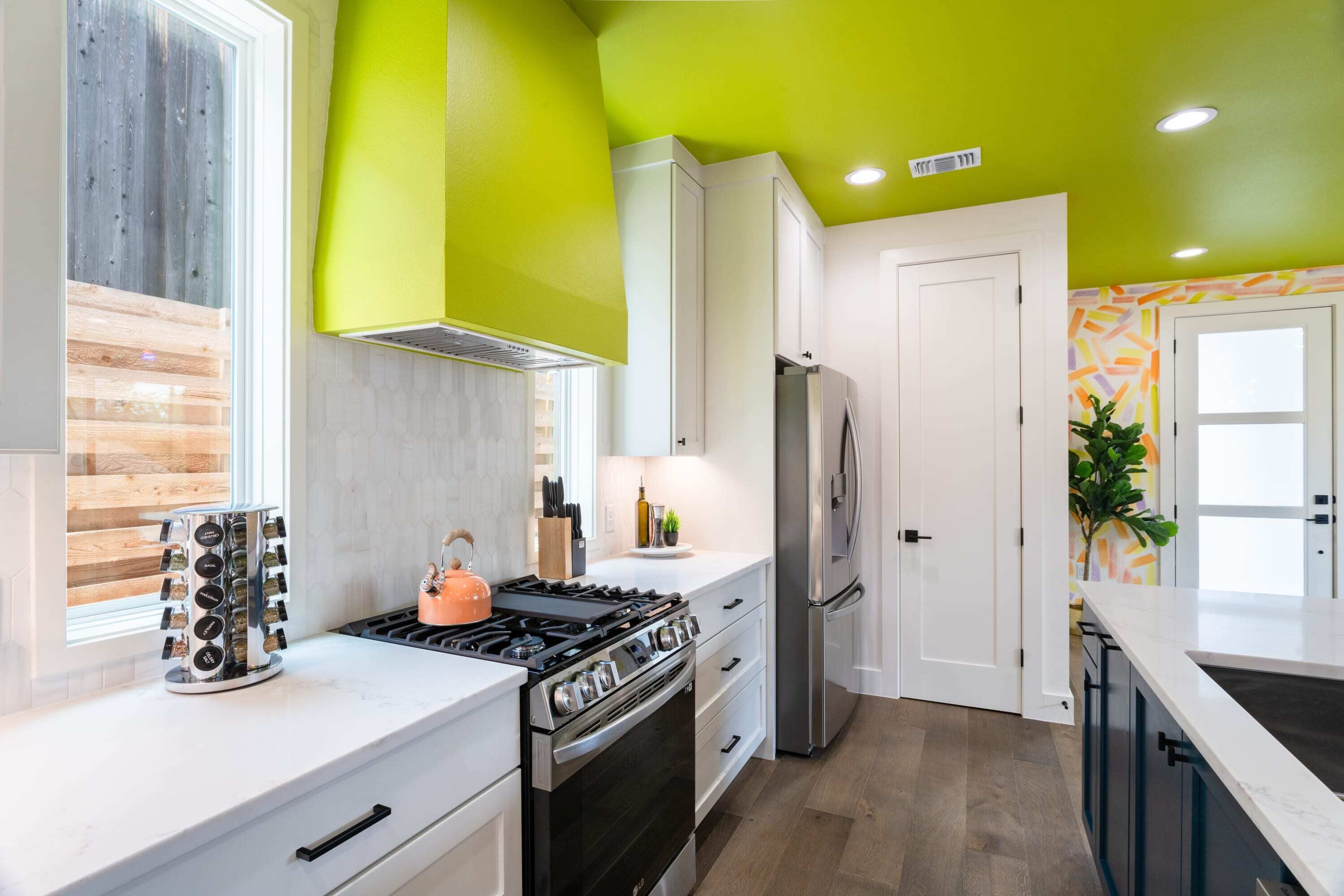 대용량 냉장고, 전자레인지, 오븐, 쿡탑