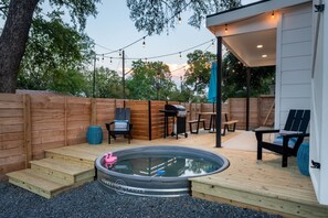 Outdoor spa tub