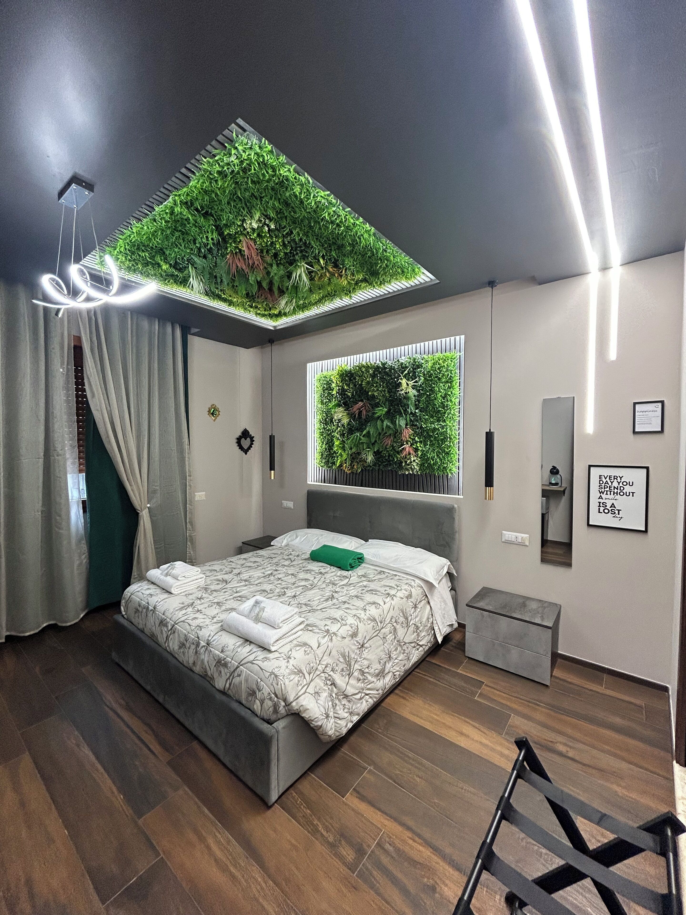 Classic Room | In-room safe, desk, blackout drapes, soundproofing