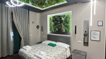 Classic Room | In-room safe, desk, blackout curtains, soundproofing