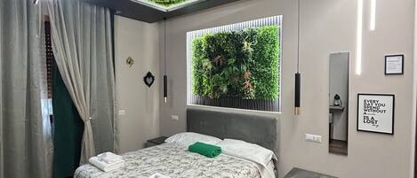 Classic Room | In-room safe, desk, blackout drapes, soundproofing