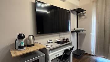 Classic-Zimmer, Balkon, Stadtblick | Zimmersafe, Schreibtisch, Verdunkelungsvorhänge, schallisolierte Zimmer