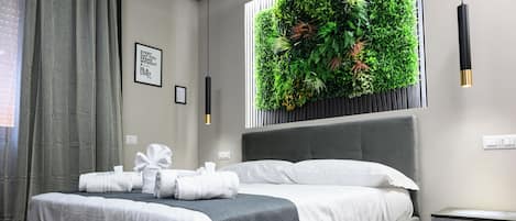 Classic Room | Peti besi dalam bilik, meja, langsir/tirai gelap terus, kalis bunyi
