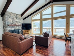 Smart TV, video games - Grand Lake Cabin + Lake View + Hot Tub (Grand Lake)