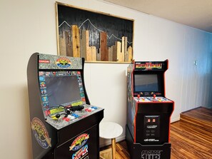 Games room - Grand Lake Cabin + Lake View + Hot Tub (Grand Lake)