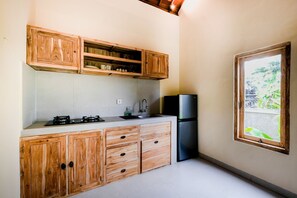 Fridge, stovetop, electric kettle