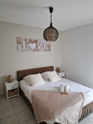 2 soverom, strykejern/-brett, reiseseng for barn og wi-fi (inkludert)