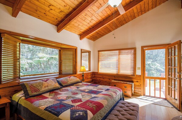 3 bedrooms, desk, iron/ironing board, travel cot