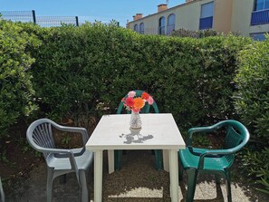 Outdoor dining - CAP D'AGDE Studio - 3 people Residence with swimming pool Mole area (LE CAP D AGDE)