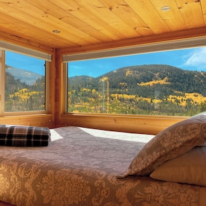 1 bedroom, WiFi, bed sheets - Scenic Cozy Solar-Powered Tiny Home High in the Rockies Near Vail Ski Resort (Red Cliff)