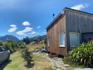 Exterior - Private modern retreat with spectacular views (Glenorchy)