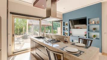 Luxury Apartment, 1 Bedroom, Garden View | Private kitchen