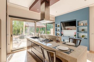 Luxury Apartment, 1 Bedroom, Garden View | Private kitchen