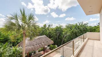 Departamento de lujo, 2 habitaciones, balcón, vista al jardín | Balcón