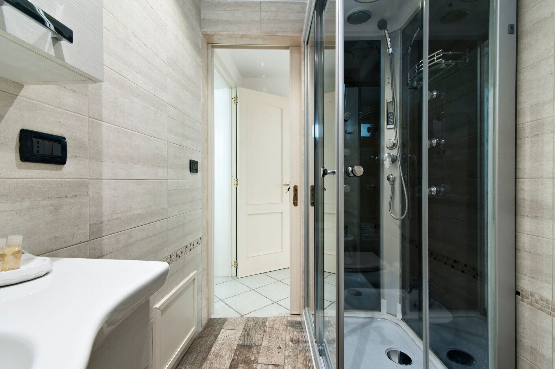 Bruser, hårtørrer, bidet