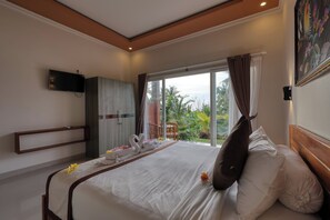 Standard-dobbeltværelse - udsigt til have | Dundyner, minibar, lydisolering, gratis Wi-Fi