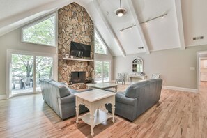 Smart TV, fireplace, table tennis