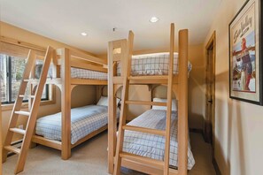 3 Schlafzimmer, Schreibtisch, Bügeleisen/Bügelbrett, kostenloses WLAN