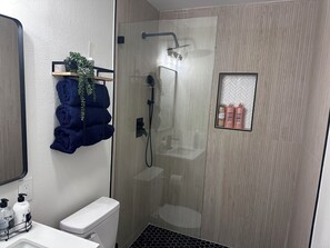 Shower, hair dryer, towels, soap - One Story home, 3 Beds 2 Bath, Kids Friendly, Near Strip, 8 min Fremont St (Las Vegas)