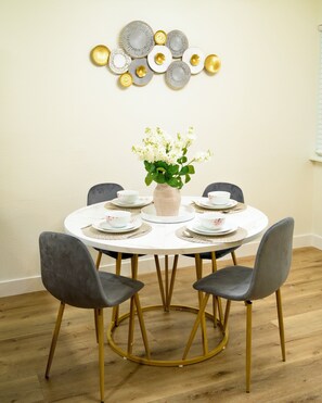 Dining - One Story home, 3 Beds 2 Bath, Kids Friendly, Near Strip, 8 min Fremont St (Las Vegas)