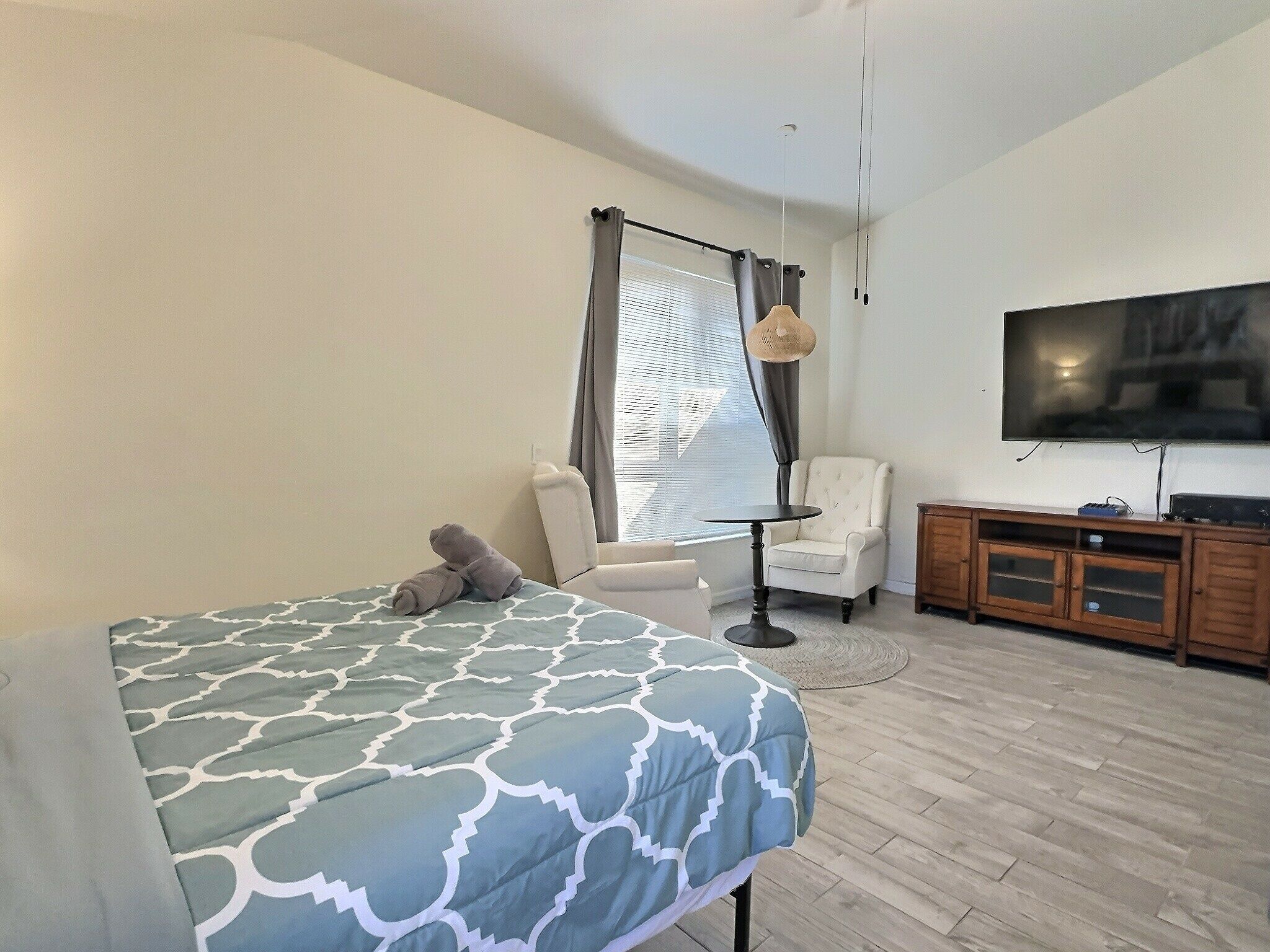 3 bedrooms, iron/ironing board, free WiFi, bed sheets