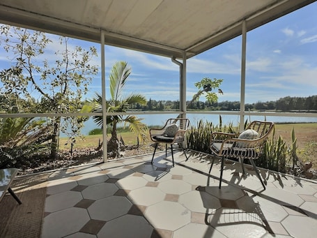 Terrace/patio. Lakeside Retreat in Brandon, FL – 3 Bedroom, 2 Bath Private Home