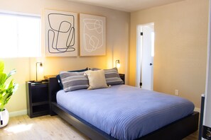 4 bedrooms, desk, iron/ironing board, WiFi