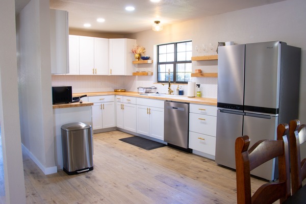 Refrigerador, microondas, horno, placa de cocina