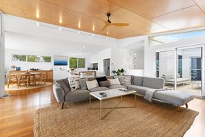 TV, fireplace, table tennis, stereo