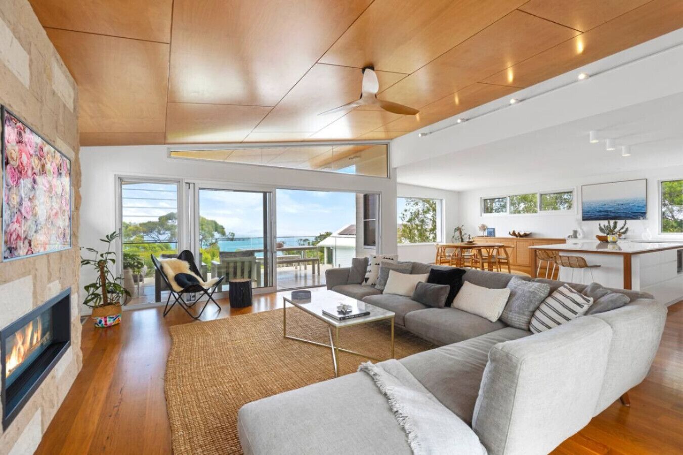 TV, fireplace, ping pong, stereo