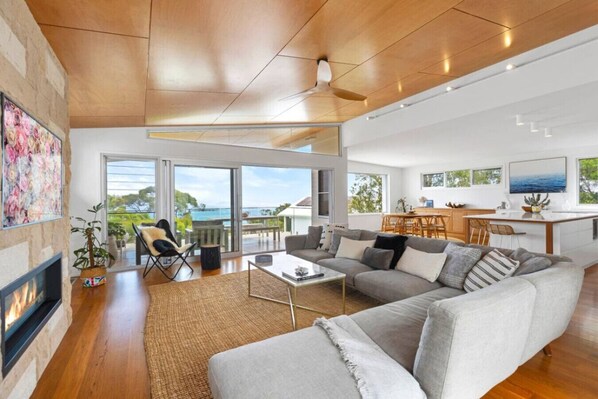 TV, fireplace, table tennis, stereo