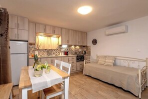 2 bedrooms, desk, iron/ironing board, travel cot