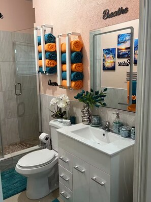 Shower, towels, soap, toilet paper - Charming 2-bedroom apartment with WiFi, AC in tranquil Greater Portmore (Greater Portmore,)