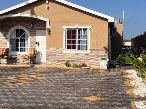 Charming 2-bedroom apartment with WiFi, AC in tranquil Greater Portmore