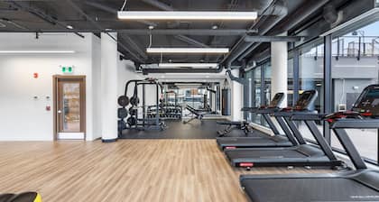 Modern North Shore Nest w Balcony