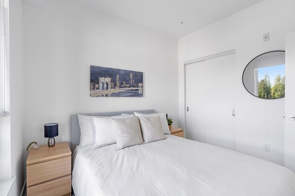 Apartment | 1 bedroom - Modern North Shore Nest w Balcony (District of North Vancouver)