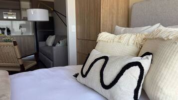 1 slaapkamer, een strijkplank/strijkijzer, wifi, beddengoed