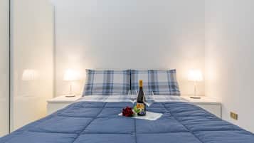 1 habitación, tabla de planchar con plancha, wifi gratis y ropa de cama