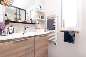 Shower - Mobile Home 'Premium' with Shared Pool, Wi-Fi and Air Conditioning (Erdeven)