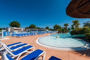 Indoor pool, a heated pool - Mobile Home 'Premium' with Shared Pool, Wi-Fi and Air Conditioning (Erdeven)