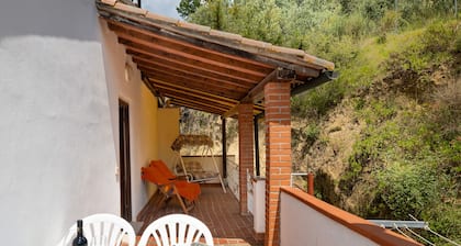 Ferienwohnung 'Melograno' mit privater Terrasse, Gemeinschaftsgarten und Wi-Fi