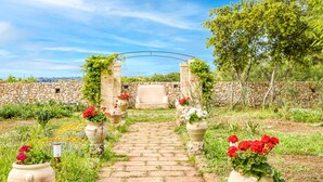 A stone pathway leading to a stone archway with potted plants on either side. - Room 'Serena - 3' with Private Terrace, Wi-Fi and Air Conditioning (Presicce)