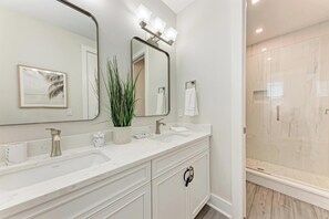 Douche, serviettes fournies