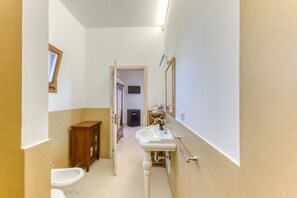 Doccia, asciugacapelli, asciugamani