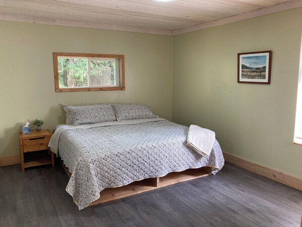 1 bedroom, travel cot, free WiFi, bed sheets