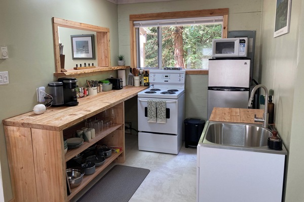 Fully stocked kitchen with organic spices, coffee, teas, Keurig Café machine