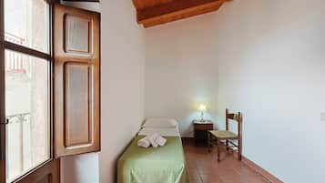 1 bedroom, free WiFi, bed sheets