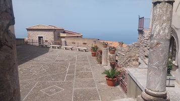 Enceinte de lâhĂ©bergement